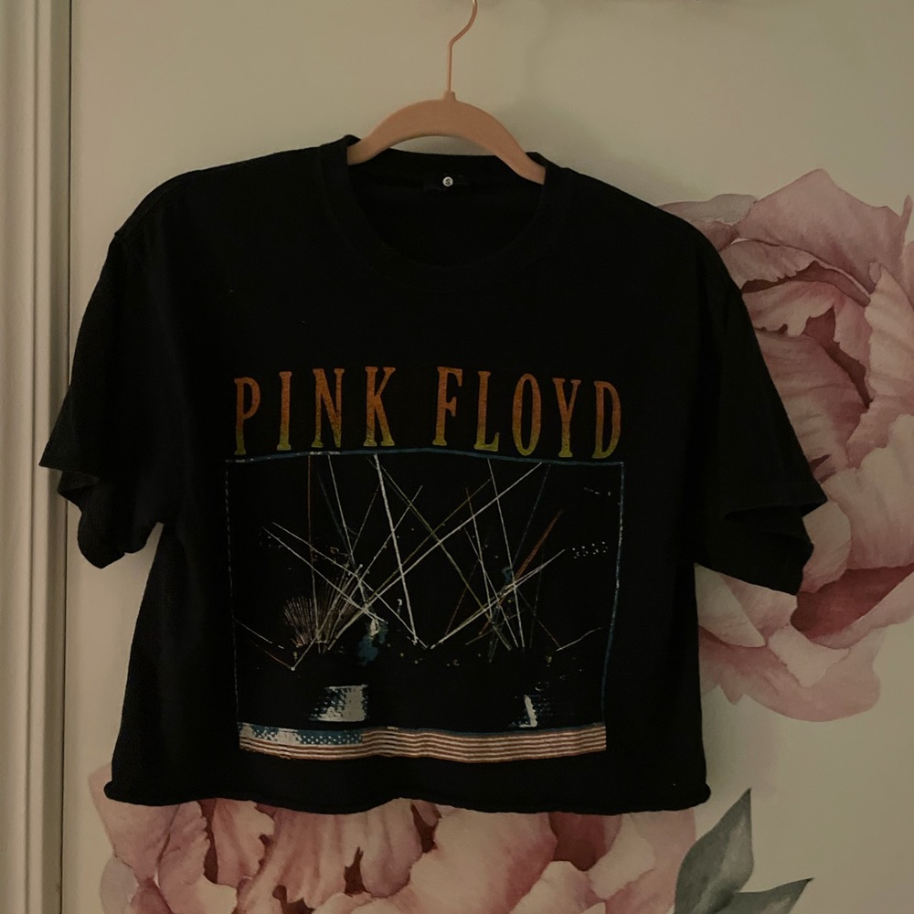 Very cute flattering cropped t-shirt